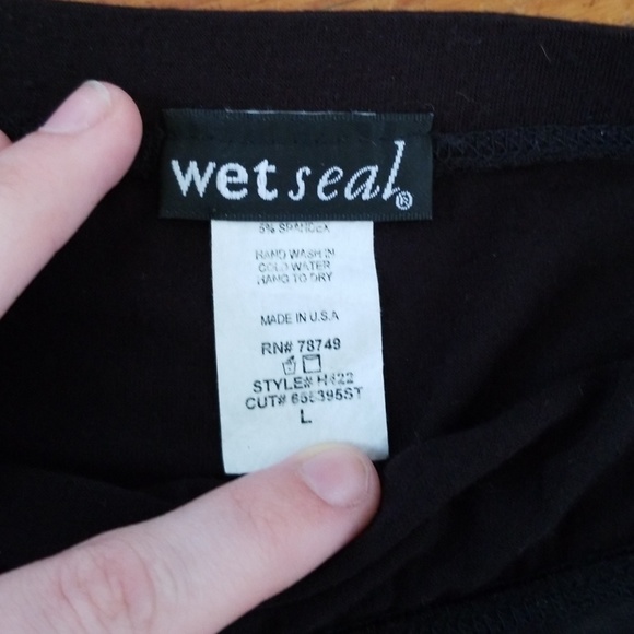 Wet seal fringe skirt - Picture 3 of 4